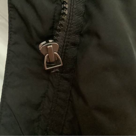 Calvin Klein women’s puffer coat, black. Size large - Picture 9 of 9